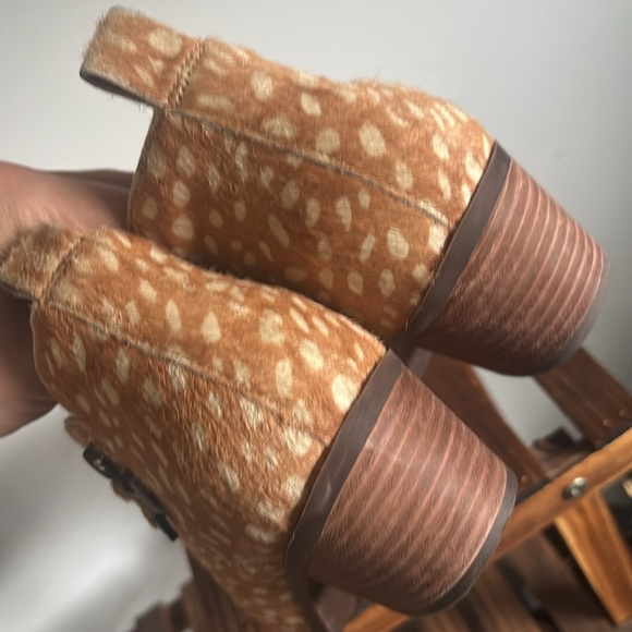 Vionic Cecily Animal Print Women's Tan Ankle Boots - Picture 6 of 11